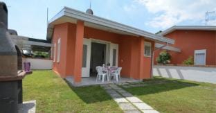 Luminous and airy apartment in villa with garden Hotel in Friuli-Venezia Giulia