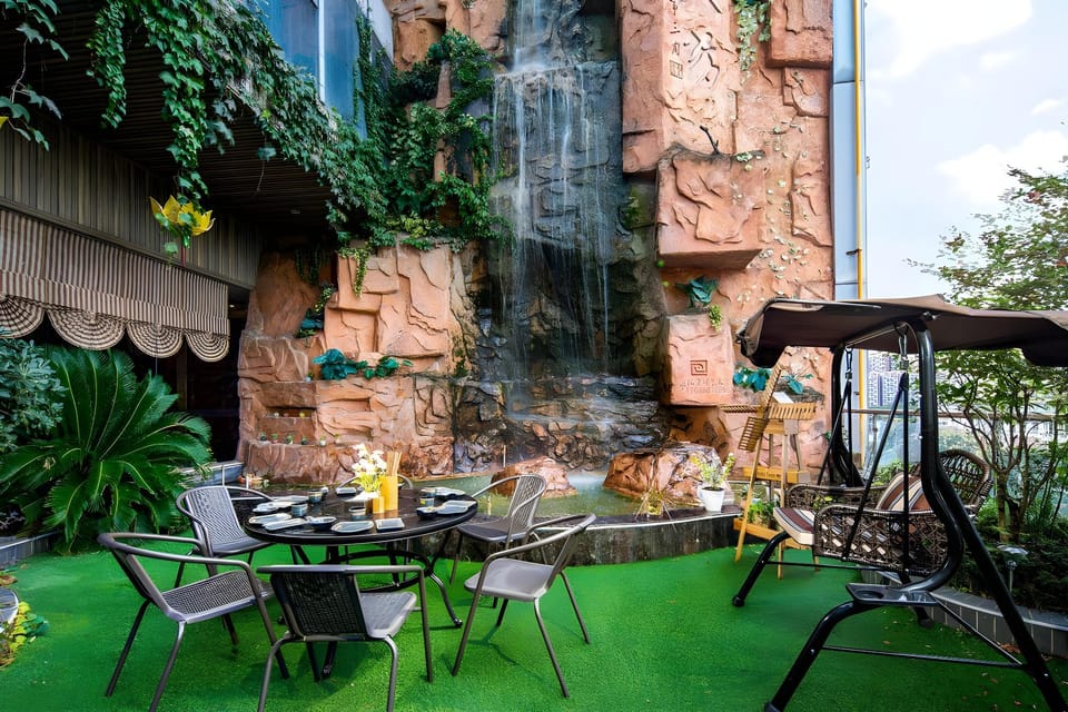Guzi Celebrity First Hotel (Wenjiang University Town) Hotel in Chengdu
