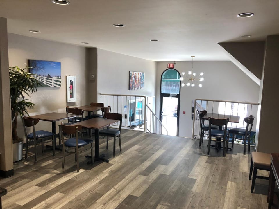 DuPont Suites Hotel in Saint Matthews
