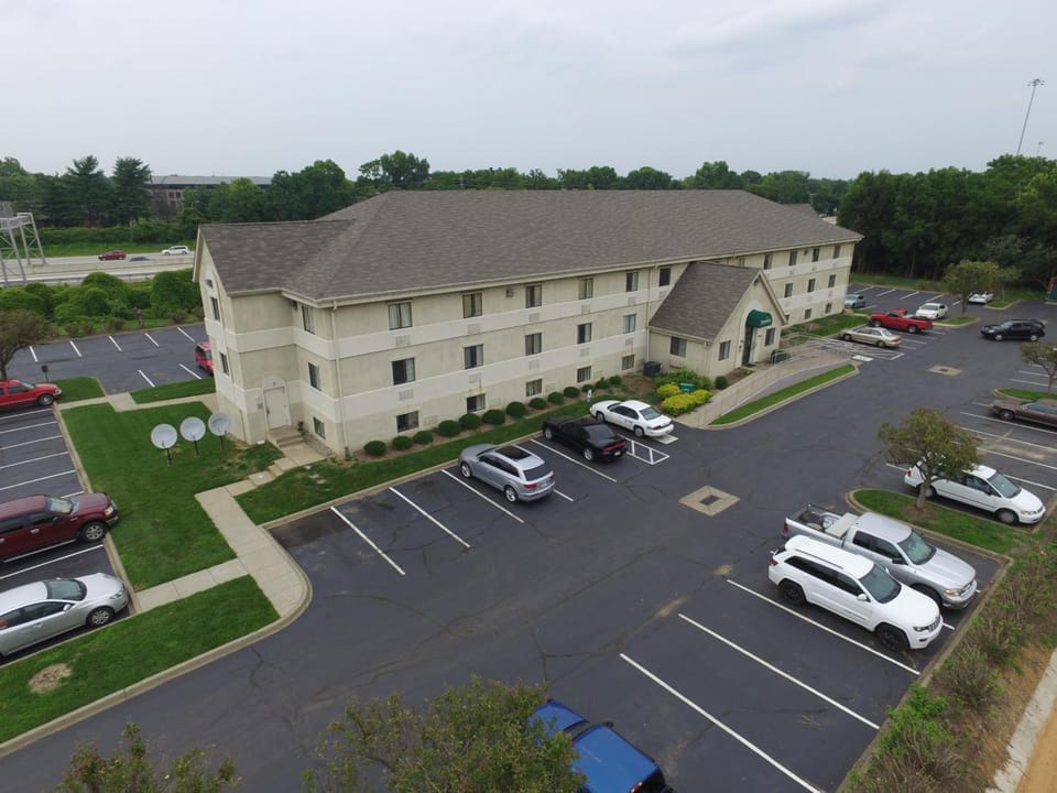 DuPont Suites Hotel in Saint Matthews