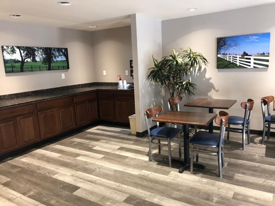 DuPont Suites Hotel in Saint Matthews