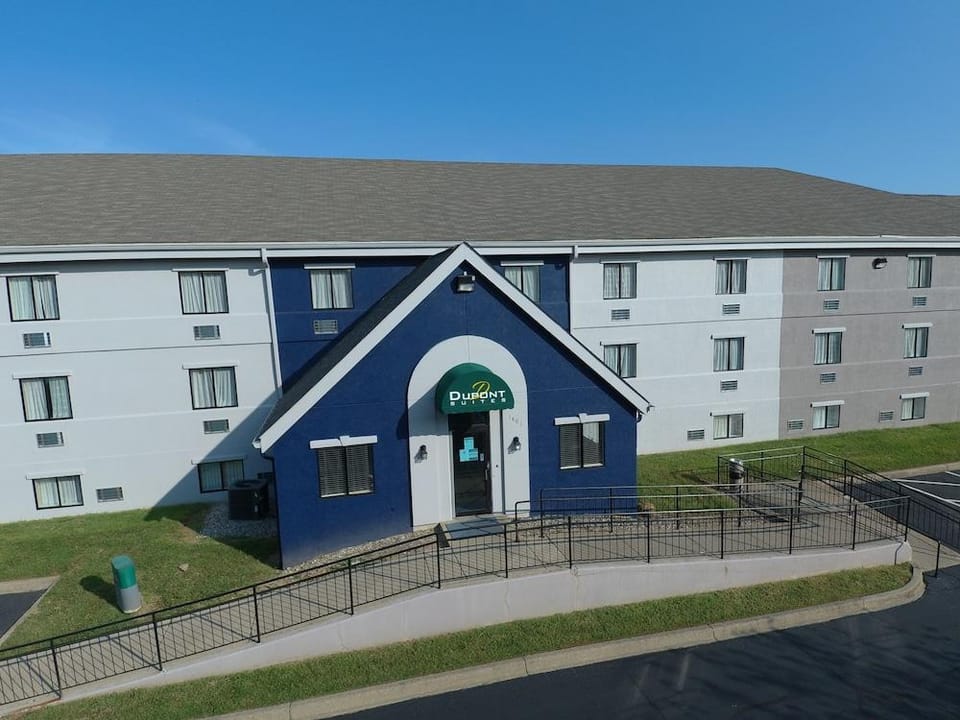 DuPont Suites Hotel in Saint Matthews