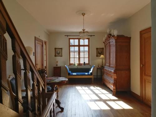 Het Domherenhuis B&B, Restaurant Calice Hotel in Flanders