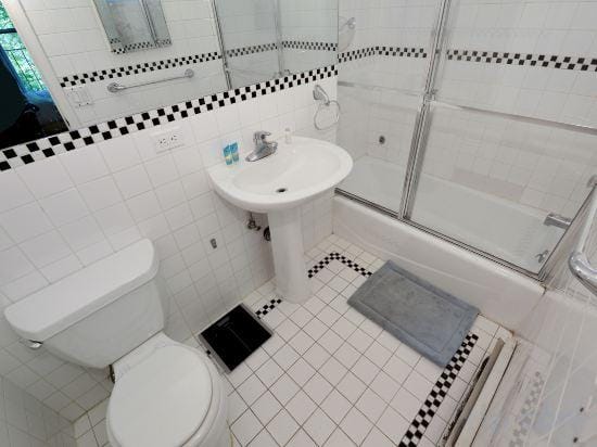 Charming 3-Bedroom Apartment in Midtown West Hotel in Midtown