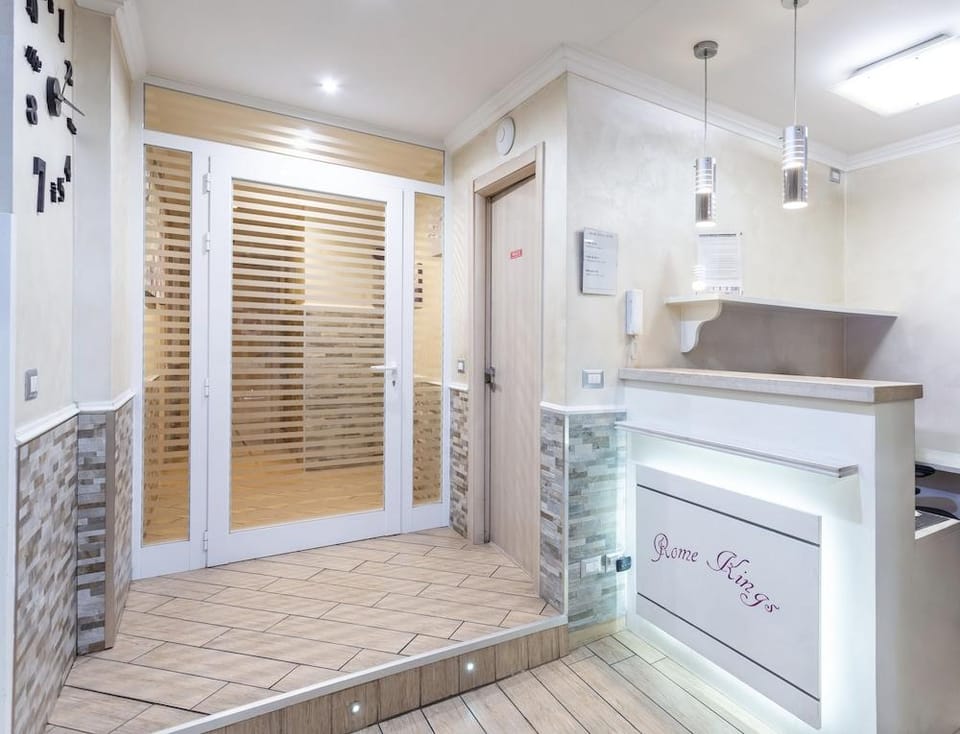 HOTIDAY Room Collection - Roma Barberini Apartment hotel in Rome