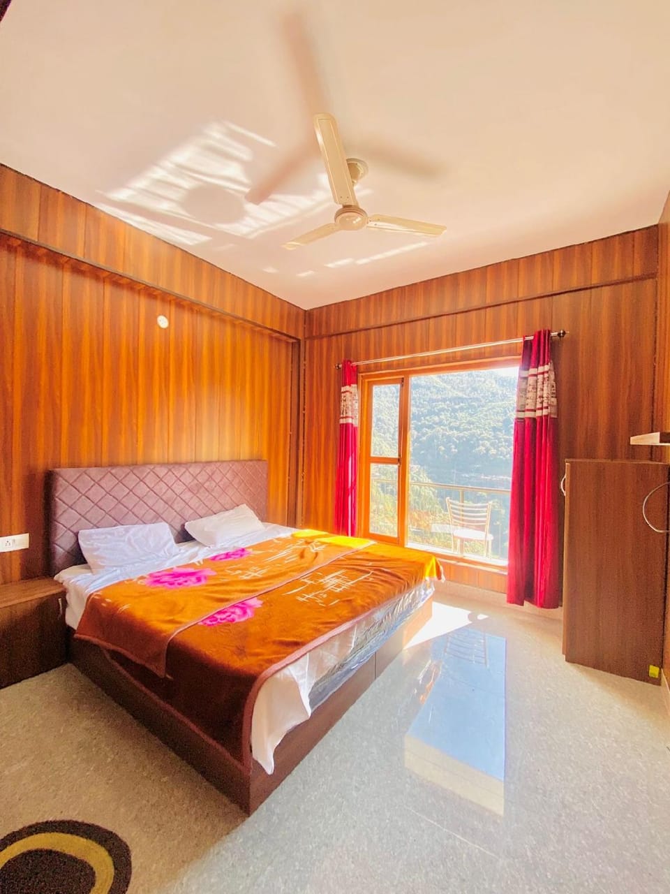 Kempty valley view hotel and restaurant  Hotel in Uttarakhand
