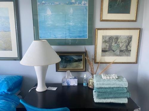 Art House Blue Room Hotel in Huonville