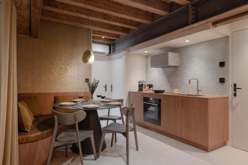 MiHotel - Grenier a Sel de Perouges Hotel in Auvergne-Rhône-Alpes