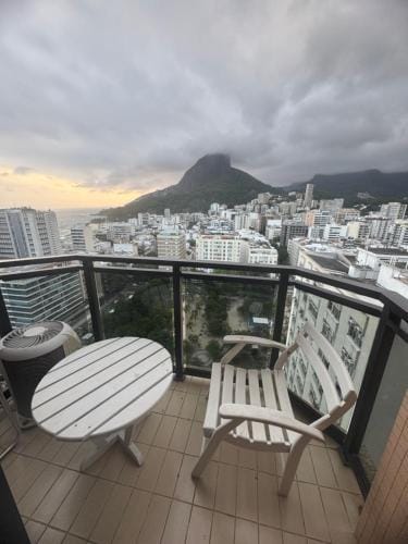 Leblon - Vista Mar no Top Flat Leblon com Piscina, Academia, Garagem e Arrumacao Diaria - True Rio Hotel in Rio de Janeiro