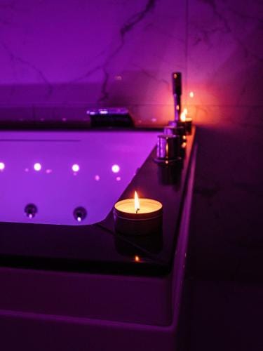 Suite KING Size SAUNA JACUZZI Hotel in Lisieux
