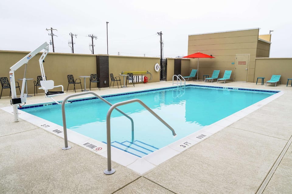Home2 Suites by Hilton San Antonio at the Rim Hotel in San Antonio