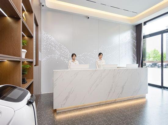 Qingmu Platinum Hotel (Nanjing di xiu Road Greenland Huamao Commercial Plaza) Hotel in Nanjing