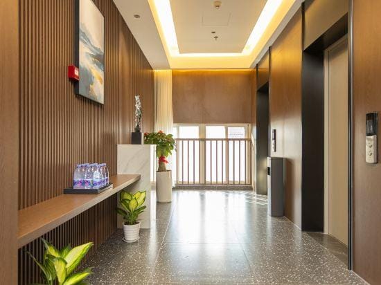 Qingmu Platinum Hotel (Nanjing di xiu Road Greenland Huamao Commercial Plaza) Hotel in Nanjing