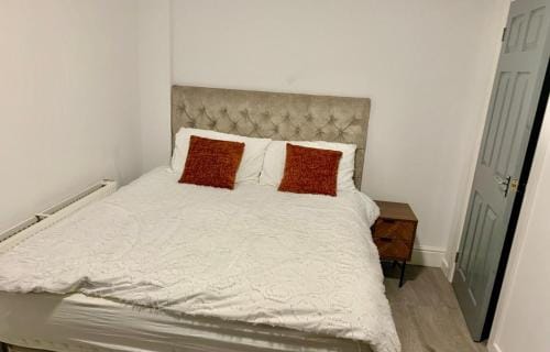 M4M Rooms- NG8 5NP Room 1 Hotel in Nottingham
