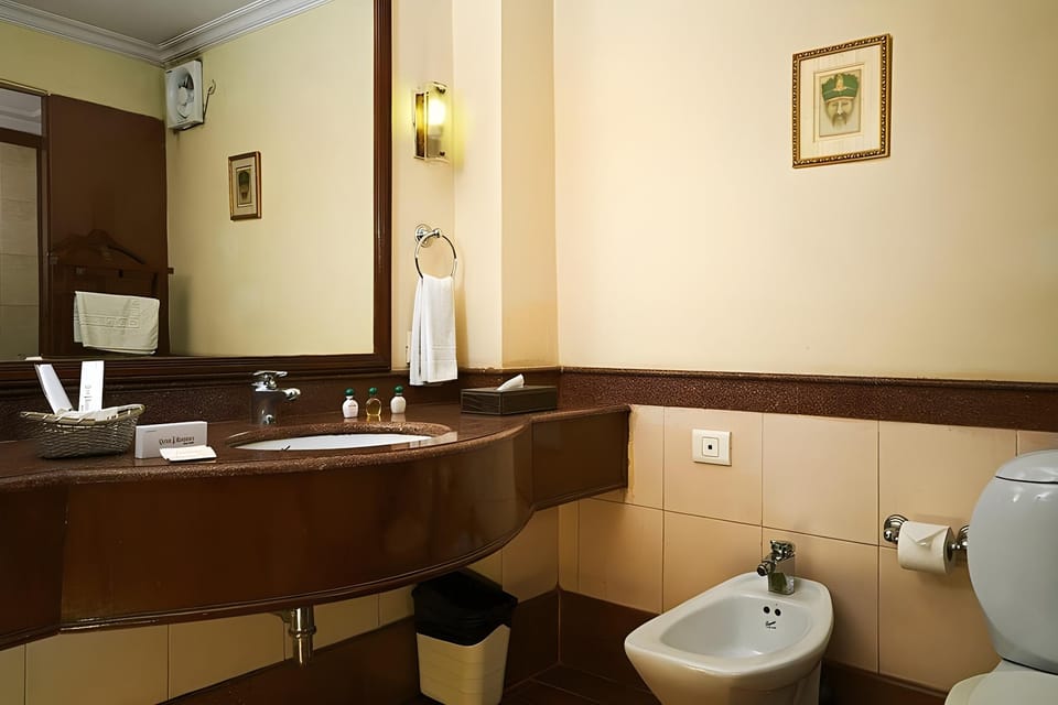 Qutub Residency Hotel in New Delhi
