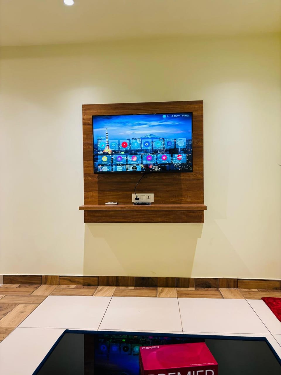 Shared lounge/TV area