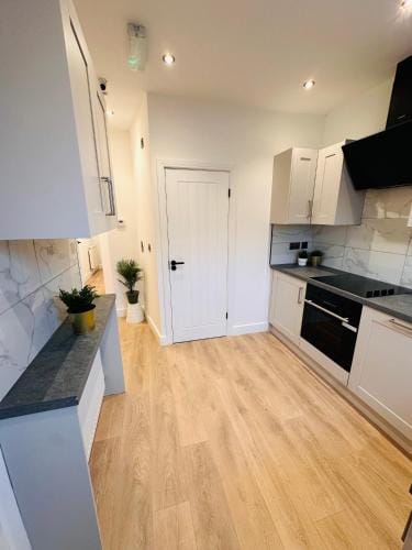 R4 - Elegant Private Room with Kitchenette near QE Hospital Harborne Hotel in Birmingham