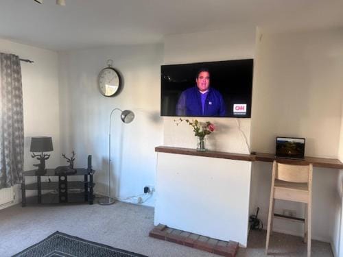 Delightful-Ipswich Suffolk-4 Bed-SelfCatering-Contractor-Parking-Wifi Hotel in Ipswich