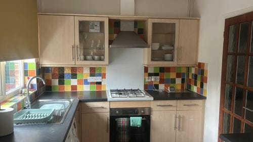 Delightful-Ipswich Suffolk-4 Bed-SelfCatering-Contractor-Parking-Wifi Hotel in Ipswich
