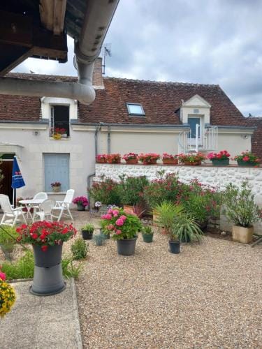 Les mimosas Hotel in Centre-Val de Loire