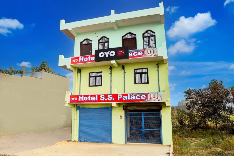 Hotel O S S PALACE Hotel in Uttar Pradesh