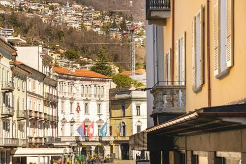 Palazzo Canetti Locarno - Piazza Grande - Suites & Rooms - Easy Self Check-In Hotel in Locarno