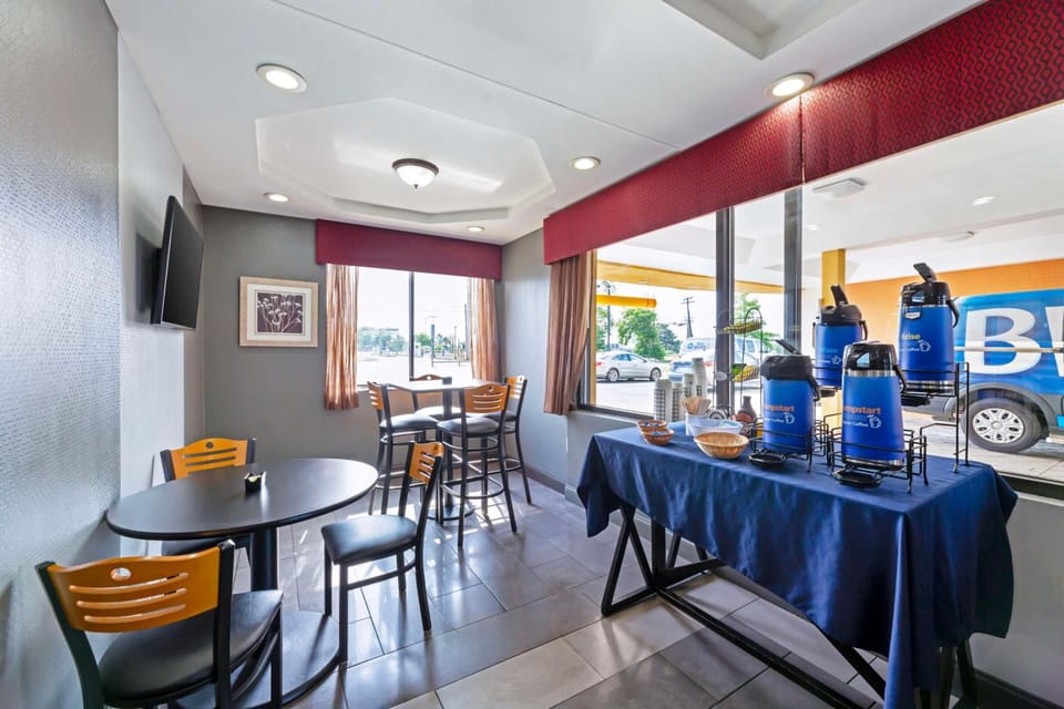 Best Western The Inn at Rochester Airport Hotel in Brighton