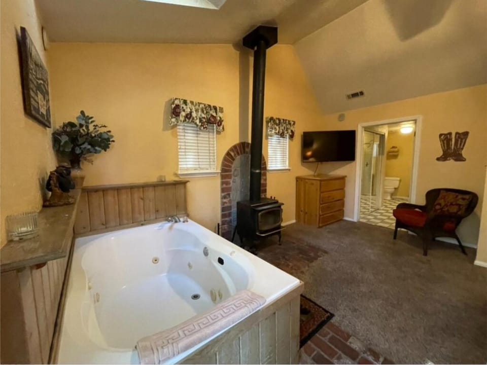 Pine Knot Guest Ranch Hotel in Big Bear