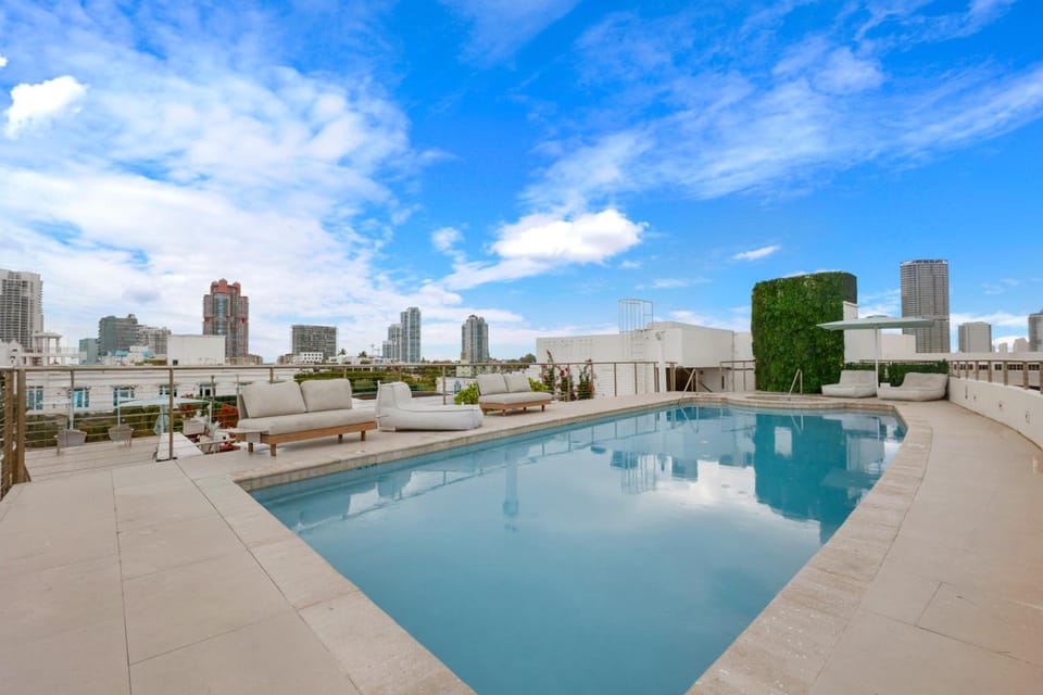 Bentley Hotel Hotel in Flamingo Lummus