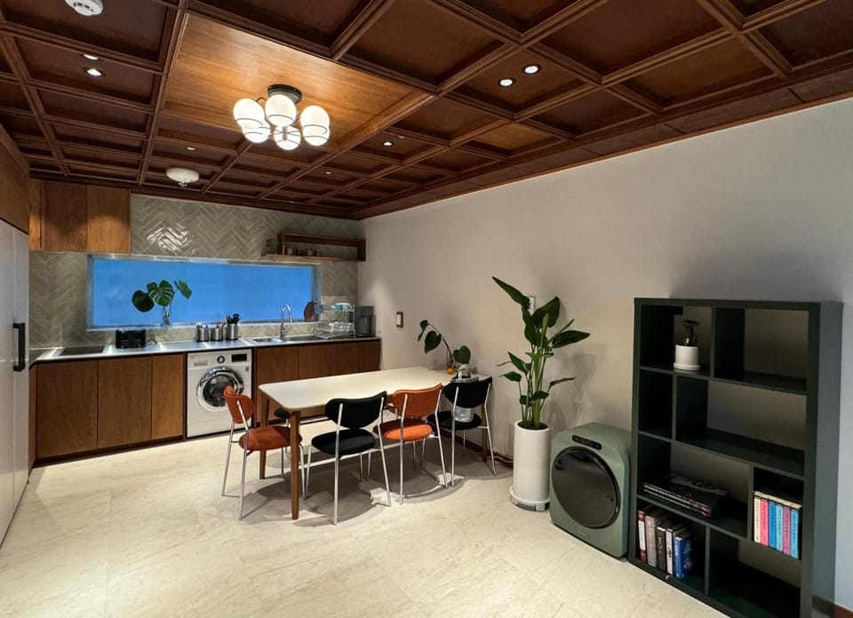 Shared lounge/TV area