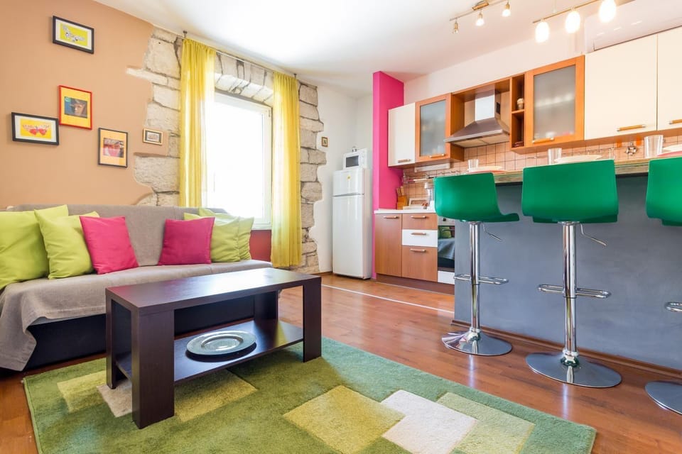 Dante Square Apartment Hotel in Pula