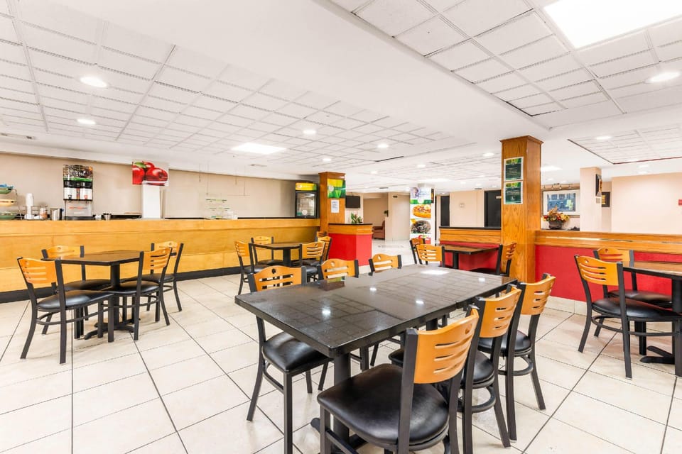 Quality Inn & Suites Orlando Airport Hotel in Orlando