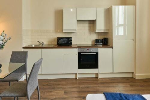 Host & Stay - Three Graces Getaway Hotel in Liverpool