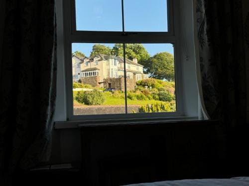 King-bed En-suite Hotel in Windermere
