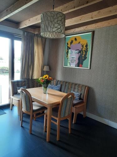 T kan Verkeren - Houseboat Hotel in Amsterdam