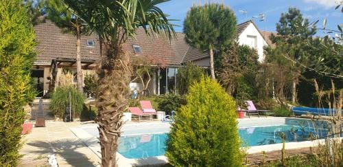 LOVEROOM avec JACCUZI Villa Les Pins Hotel in Île-de-France