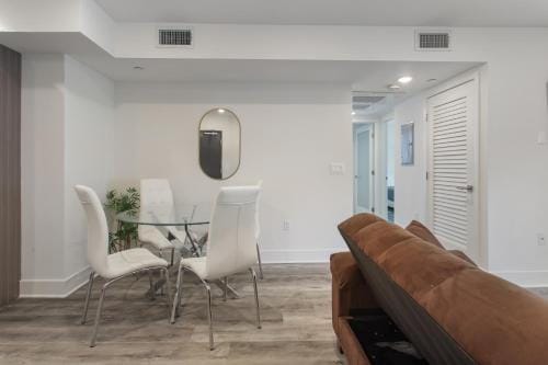 Beverly Hills 2BD 2BA with Free Parking Hotel in Beverly Hills
