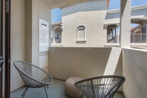 Beverly Hills 2BD 2BA with Free Parking Hotel in Beverly Hills
