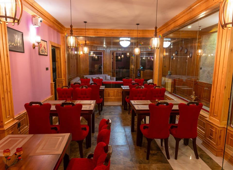 Twin Villa Red Hotel in Nuwara Eliya
