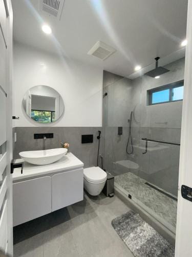 Cozy Modern Guest House Hotel in Evergreen