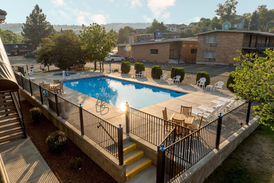 Cerulean Hotel, a Running Y Property Motel in Klamath Falls