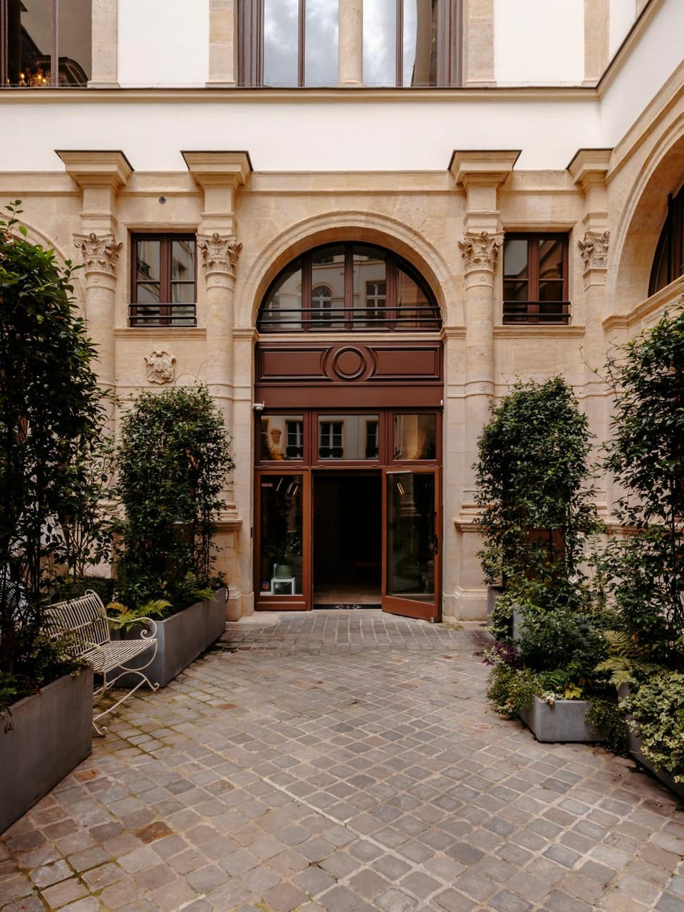 Hotel de Pourtales Apartment hotel in Paris