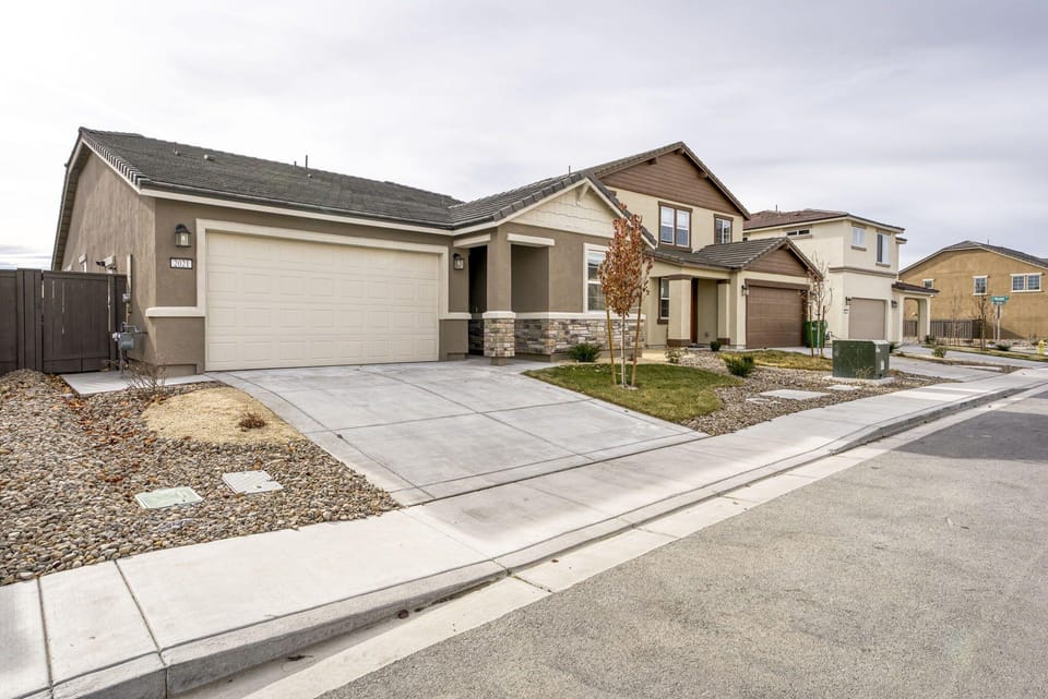 Stylish Sleek 4BR Nevada Home Near Downtown Reno Hotel in Sparks
