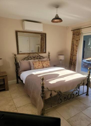 Beautiful garden room Hotel in Forest Heath District