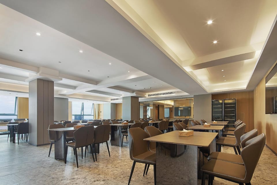 ALL IN LIGHT LUXURY HOTEL Hotel in Phnom Penh Province