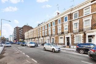 Luxurious 3BR Flat w/ Balcony in Kensington for 7! Hotel in City of Westminster