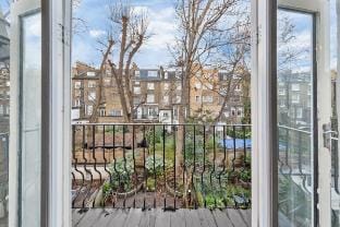 Luxurious 3BR Flat w/ Balcony in Kensington for 7! Hotel in City of Westminster