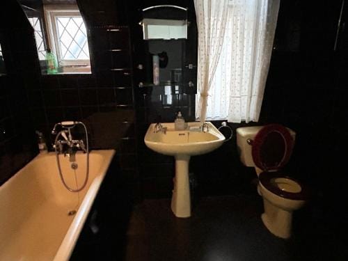 Double Bedroom Near Heathrow Airport & London Hotel in Hayes