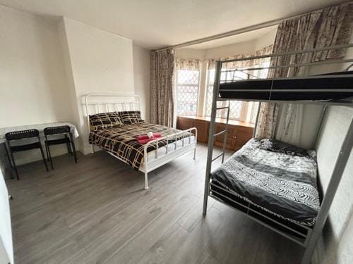 Double Bedroom Near Heathrow Airport & London Hotel in Hayes