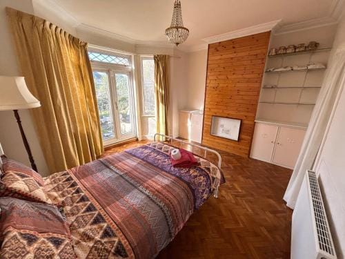 Double Bedroom Near Heathrow Airport & London Hotel in Hayes